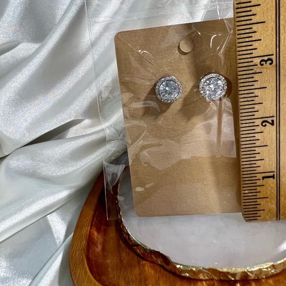 Circle Sparkly Stud Earrings - Picture 2 of 4